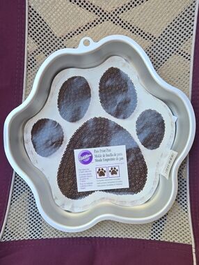Wilton Paw Print Cake Pan